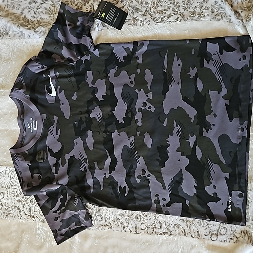 Nike Dri-FIT Camo Tee - Medium